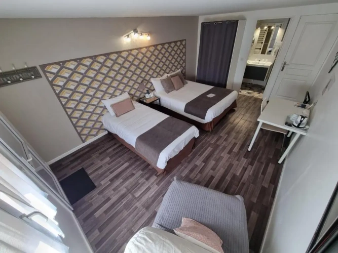 Standard Triple room