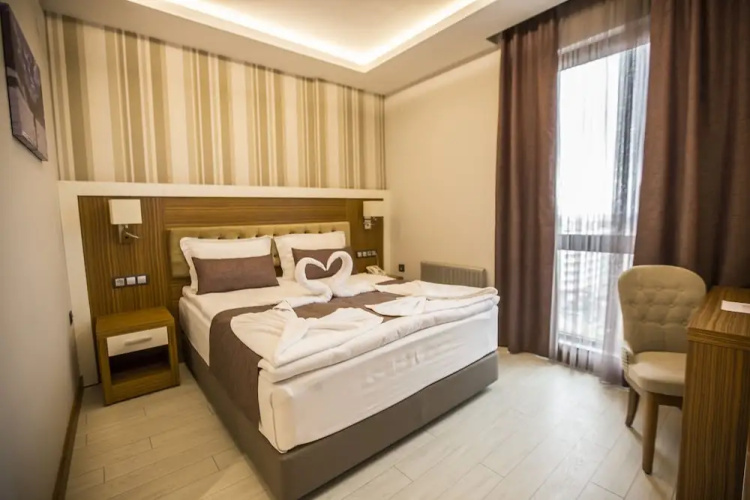 Honour Hotel