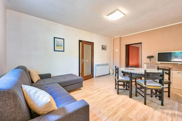 Iby Apartment