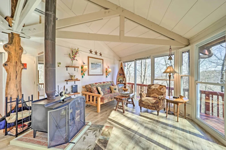Mountain Treehouse: A Unique Hilltop Hideaway