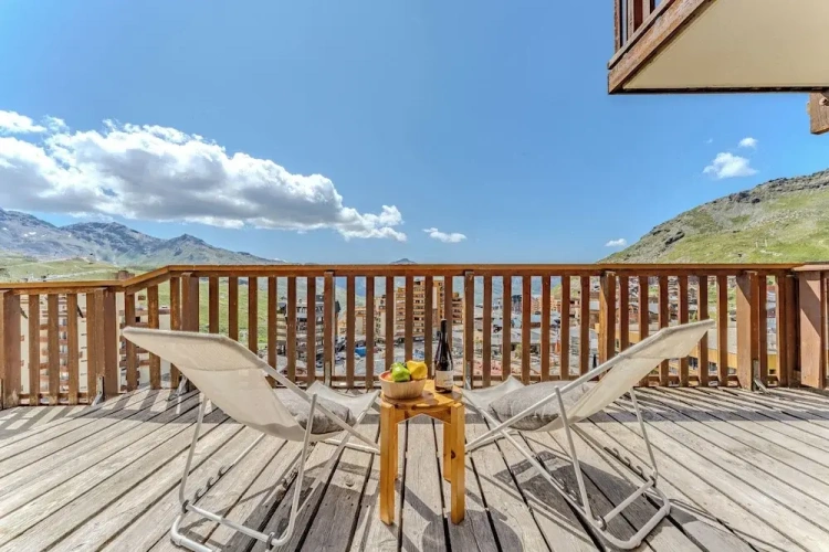 2 Bedrooms Apartment with mountain view