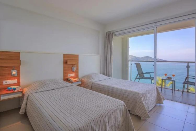 Twin room with sea view