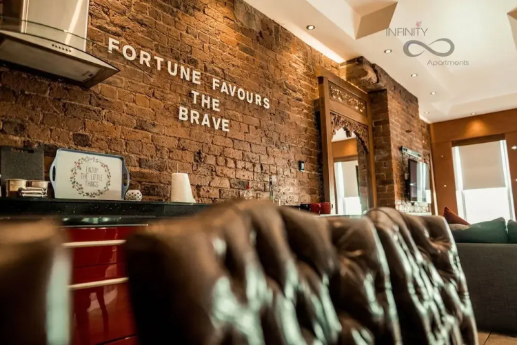 The Famous Floor Sleeps 26 And Group Acc Sleeps30 - Liverpool, UK