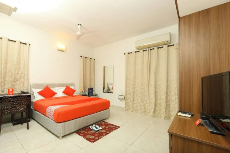 OYO 23294 SilverKey Sector 63 Noida