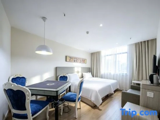 Standard Double room with street view