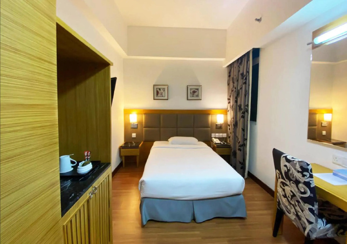 Crown Garden Hotel