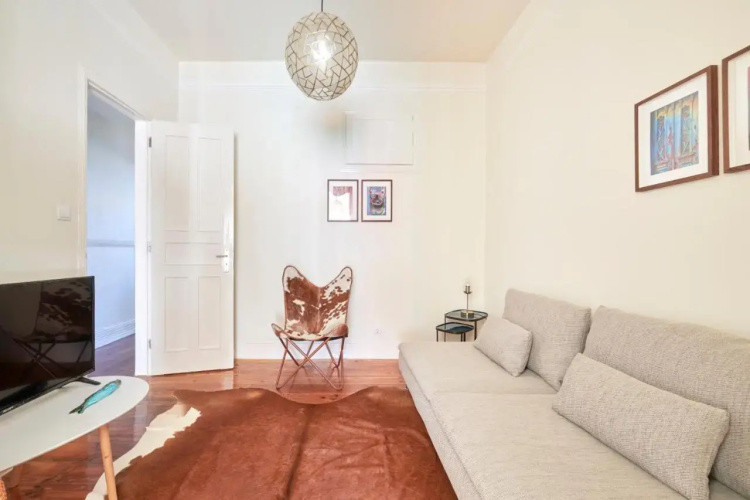Quiet and Central 2BR APT, By TimeCooler