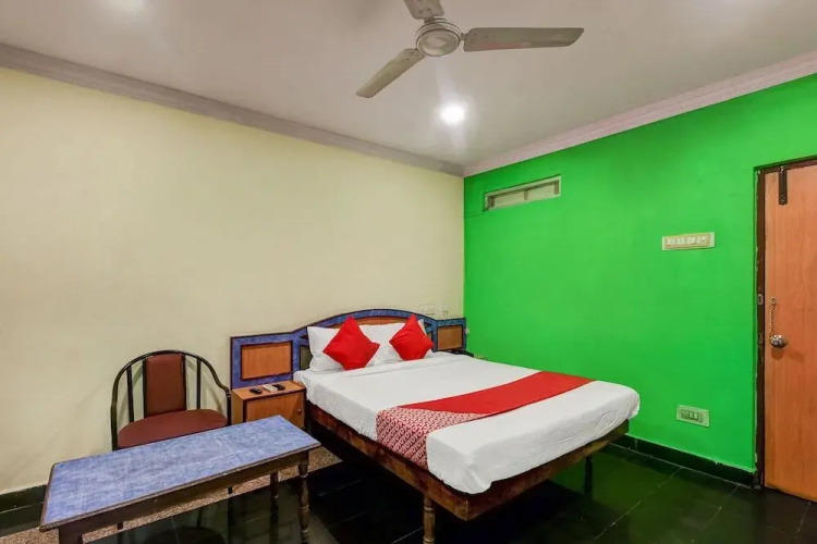 OYO 26562 Dazzle Lodge