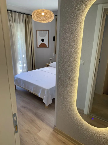 Loris Rooms