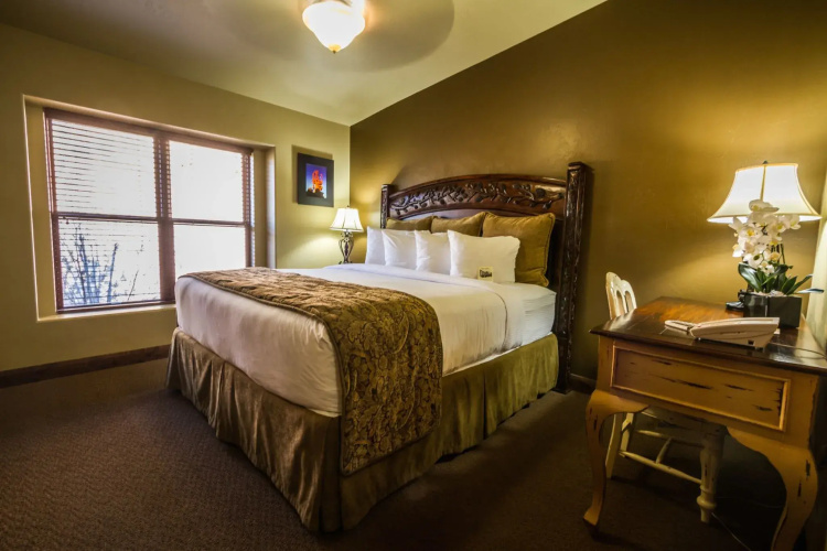 Cable Mountain Lodge