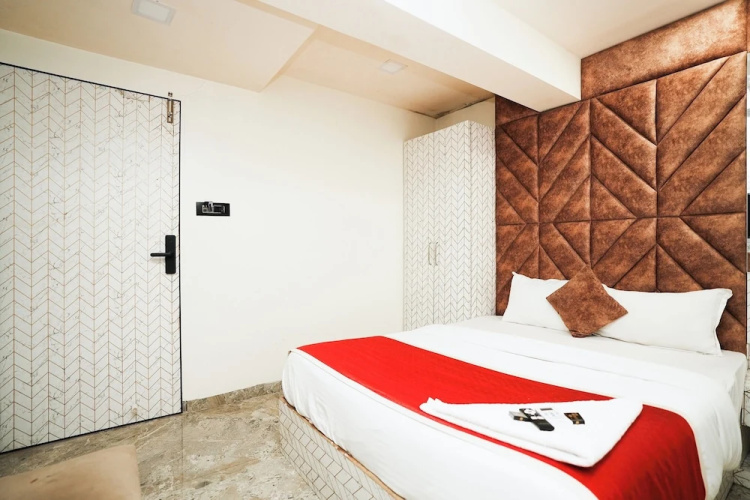 Hotel Versova Inn