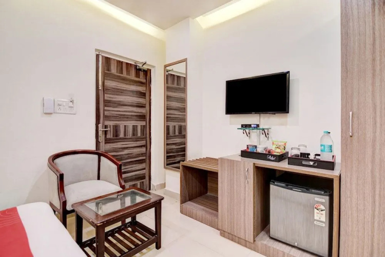 Collection O 30079 Indira Nagar