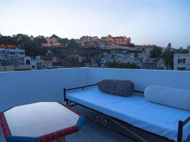 Strangers Hideaway Hostel