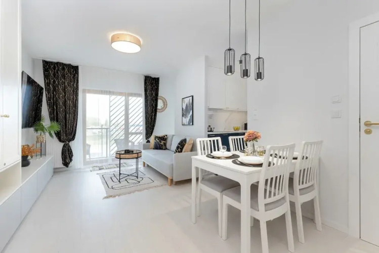 Modern With Balcony and Gym by Renters