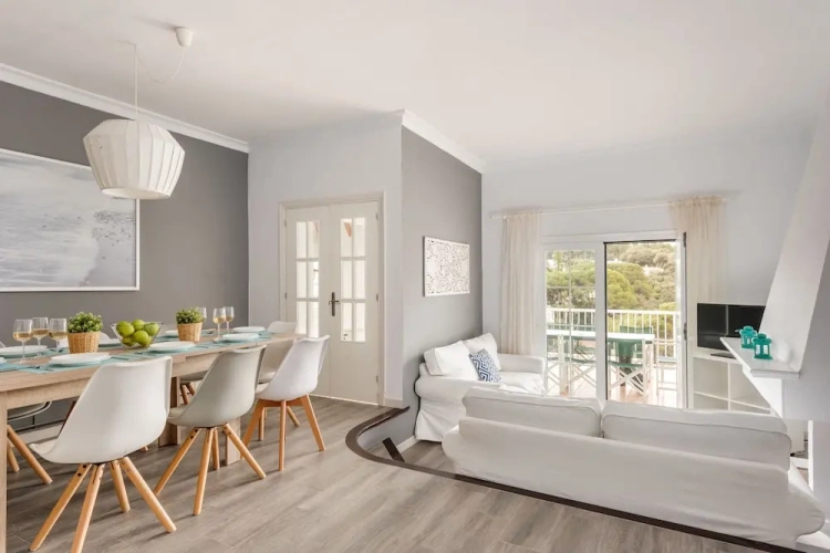 4 Bedrooms Villa with balcony