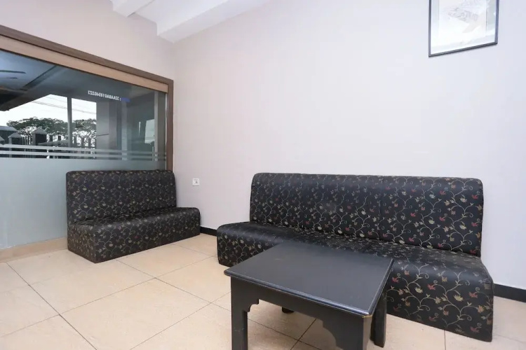 OYO 23116 Gino Tourist Home