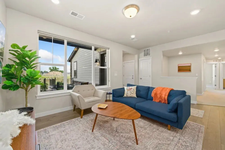 Northfield Hideaway, King Suite, EV, Pet-friendly