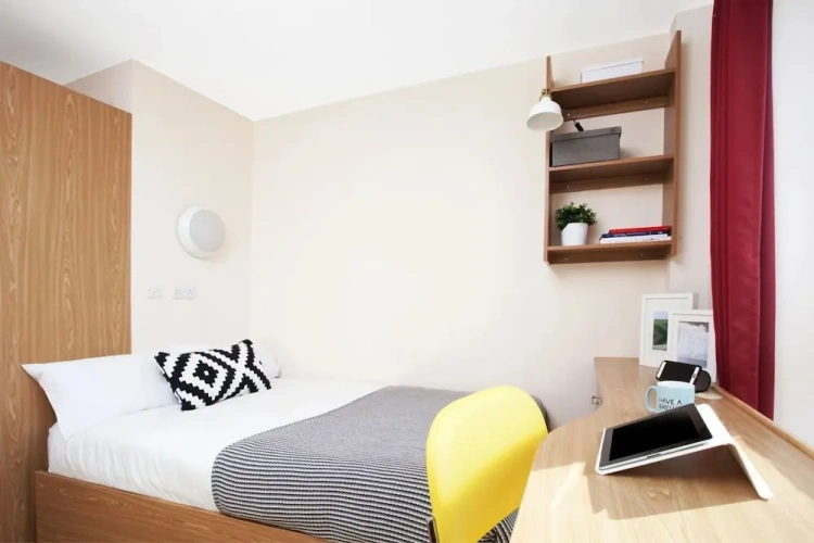 3 Bedrooms Apartment
