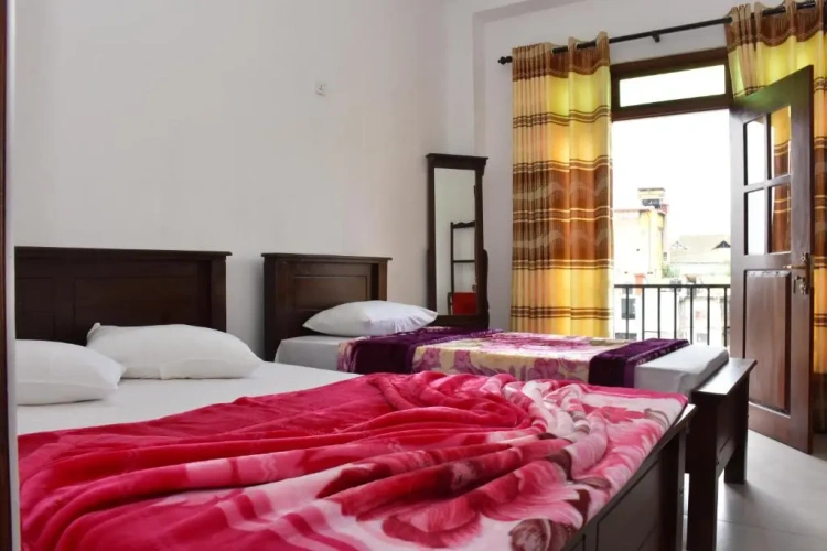 Standard Triple room with balcony