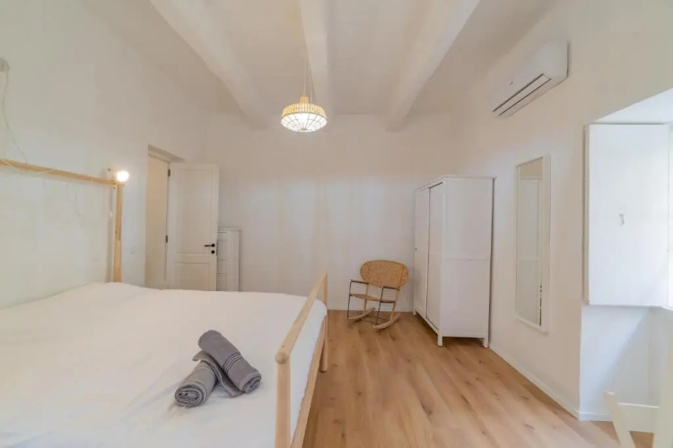 AF 1 - Modern 1BR duplex