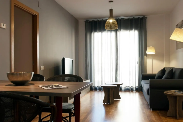 2 Bedrooms Apartment