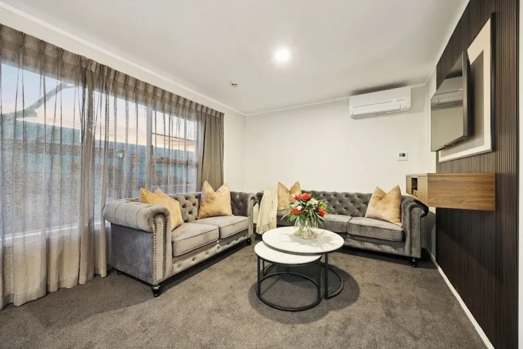 Aroha Motel