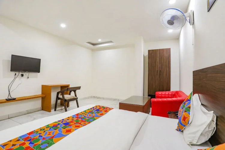 Fabhotel Kinsfolk