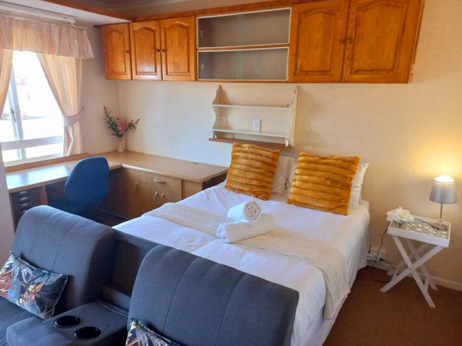 Cozy Strand Beach Getaway - Studio Apartment