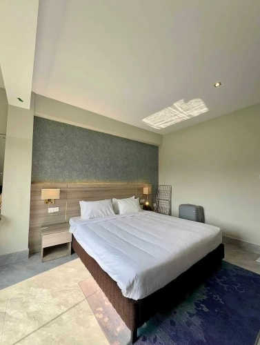 Deluxe Quadruple room with city view