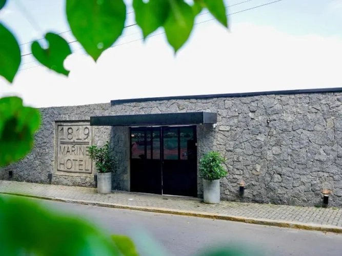 1819 Marine Hotel
