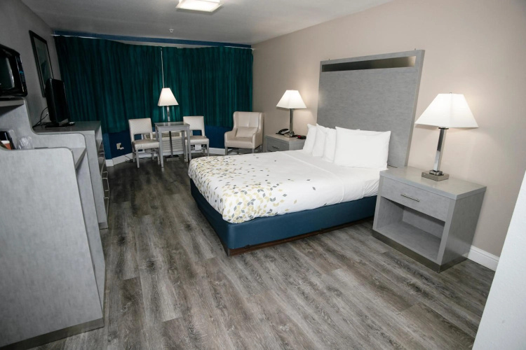 Anchor Beach Inn photo 7
