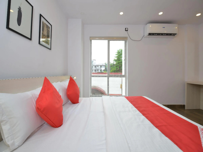 OYO Townhouse 539 Transit Express