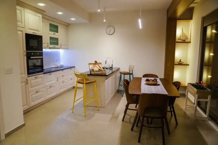 2 Bedrooms Executive Apartment with sea view