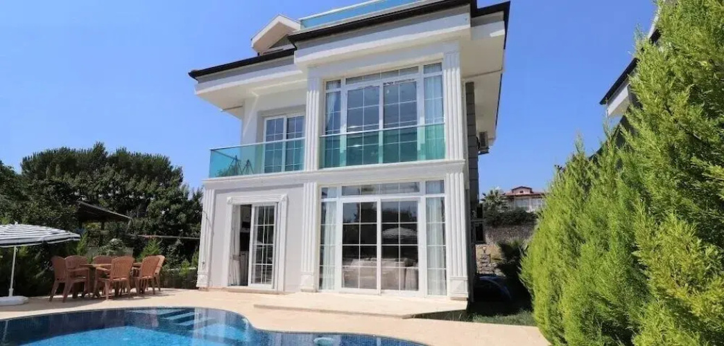Villa AKD1 by JoyLettings