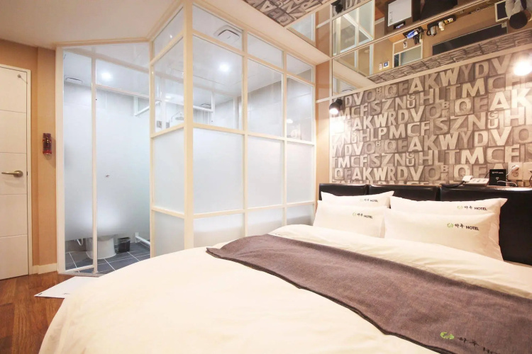 Haru Hotel