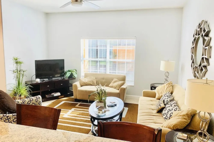 3083 Paradise Palms