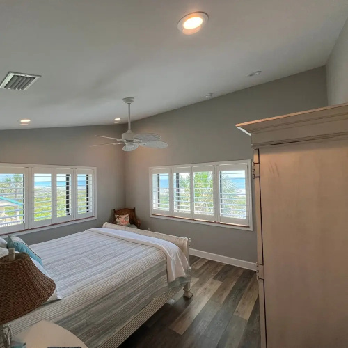 Oceanfront Serenity at Stylish Sea Haven 212