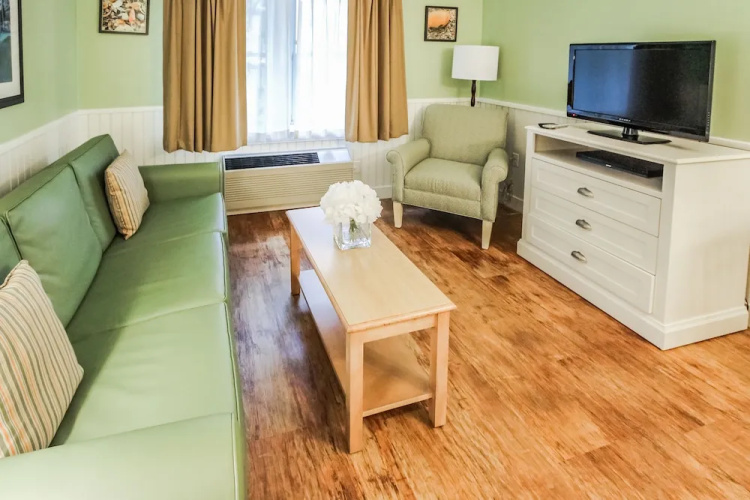 Holly Tree Resort