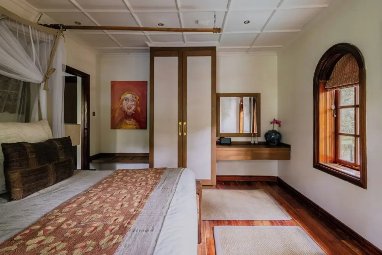 Hemingways Eden Residence