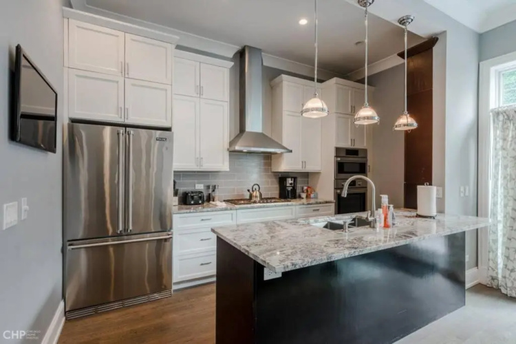 Gold coast villa with free parking garage sleeps 10