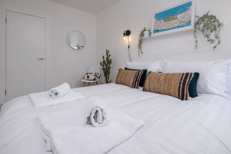 Host Stay Good Vibes at Buckingham