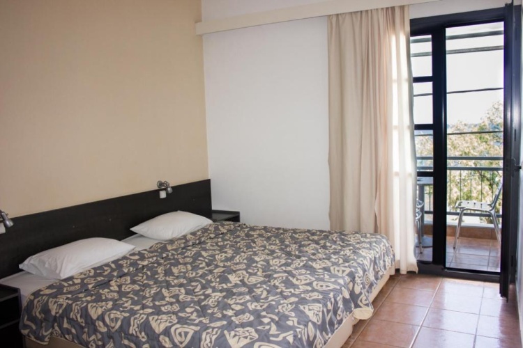 Standard Triple room with sea view
