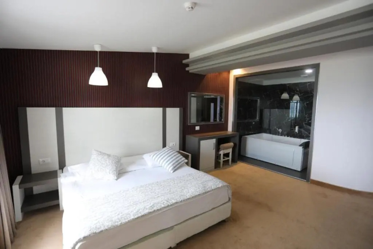 Hotel 1 Maji