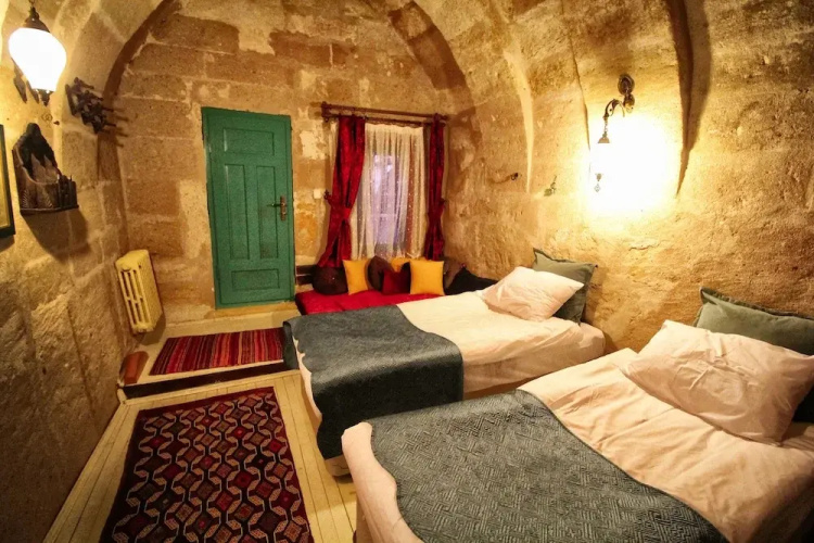 Patisca Cave House