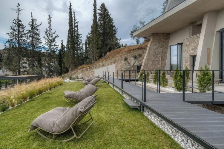 Deluxe Suite with mountain view