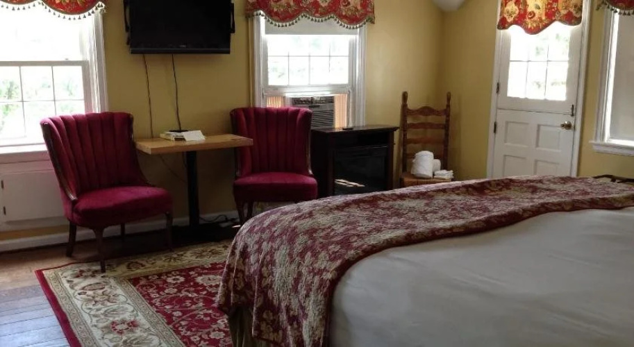 HideAway Country Inn