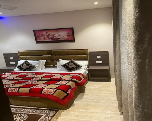 Hotel Pace Hero Honda Chowk