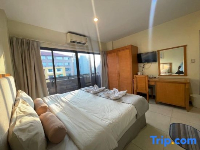 1 Bedroom Deluxe Single room with city view