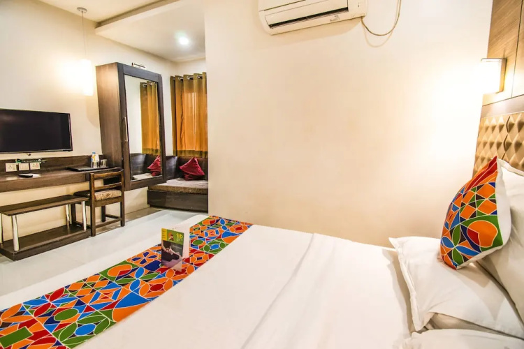 FabHotel Kiran Inn Tukoganj