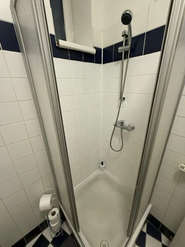 2BR Plus LR Apartment Sleeps 6 Central
